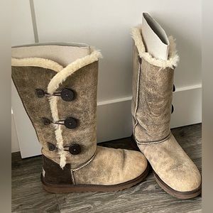 EUC UGG Bailey Button Boots